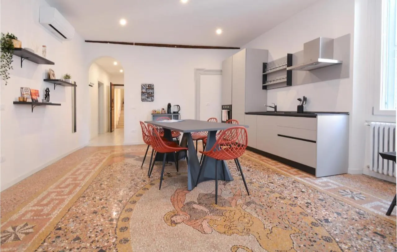 Beautiful Apartment In Verona With Kitchenette 0*,