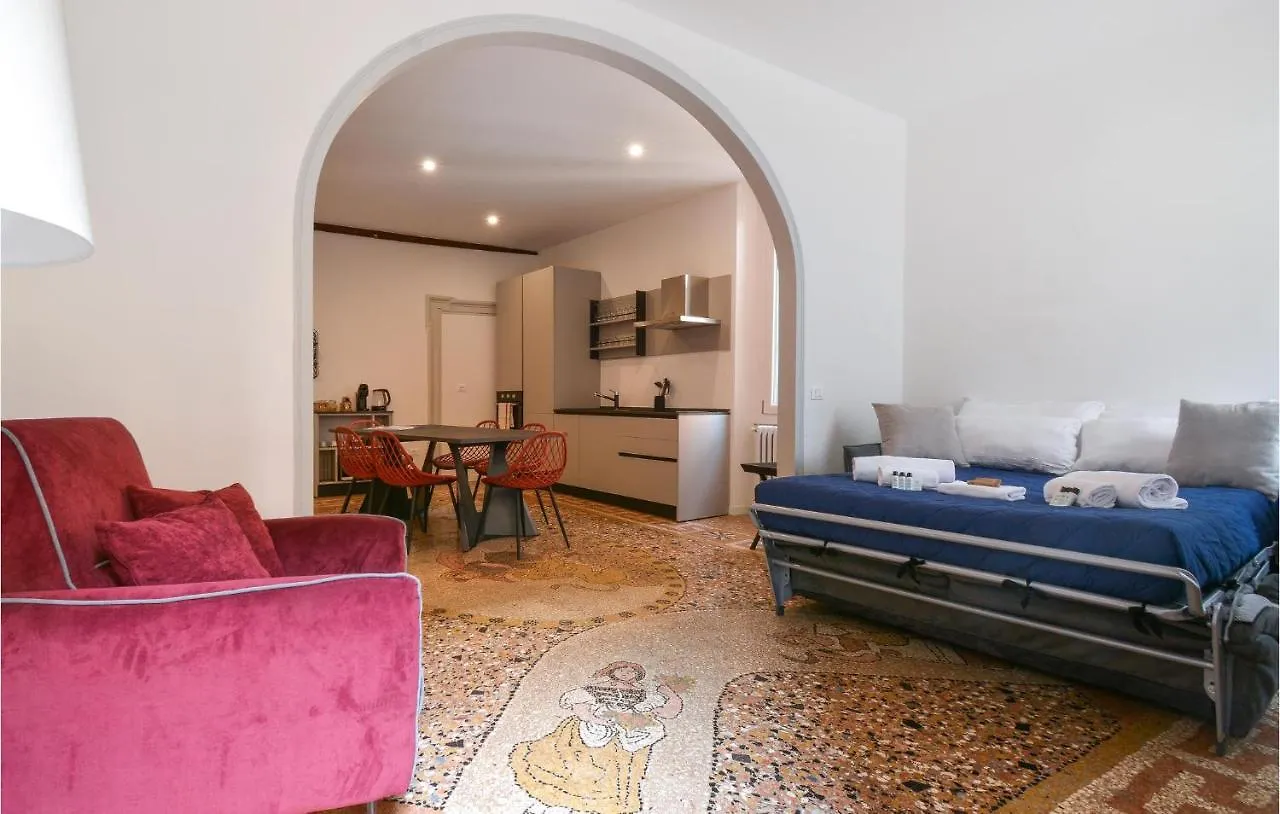 Beautiful Apartment In Verona With Kitchenette