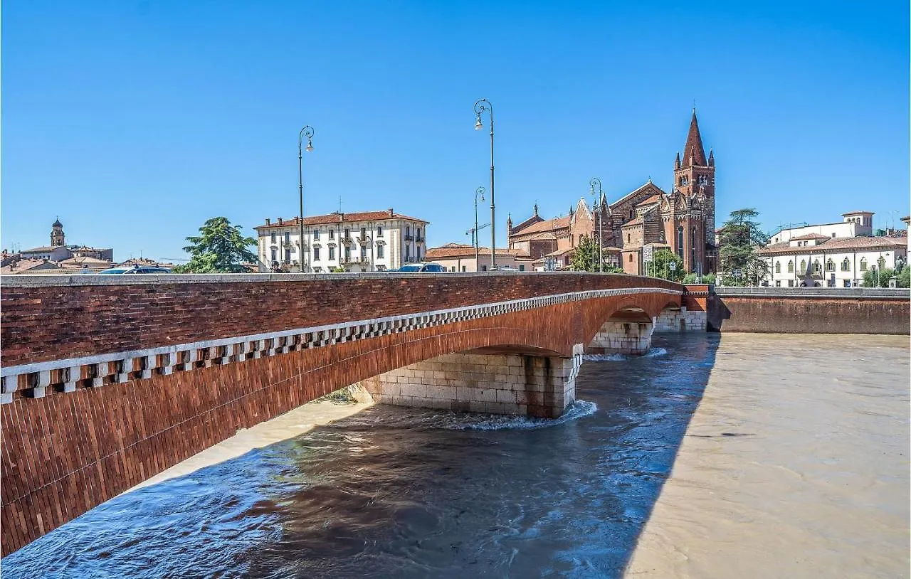 Beautiful Apartment In Verona With Kitchenette