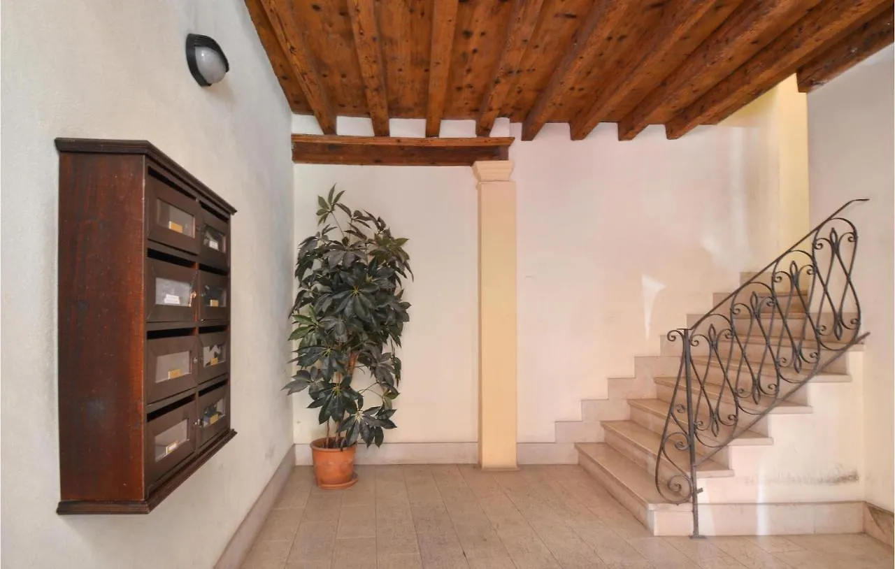 Beautiful Apartment In Verona With Kitchenette