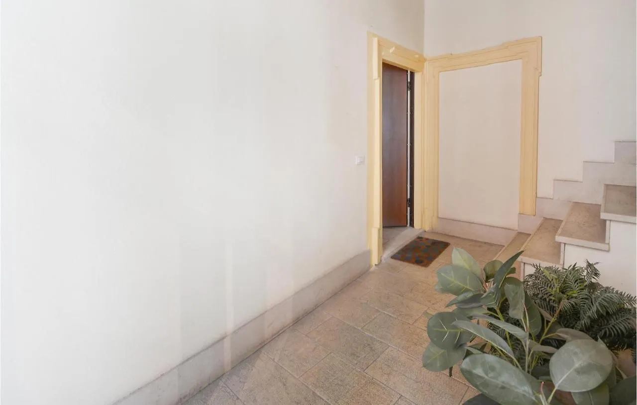 Beautiful Apartment In Verona With Kitchenette