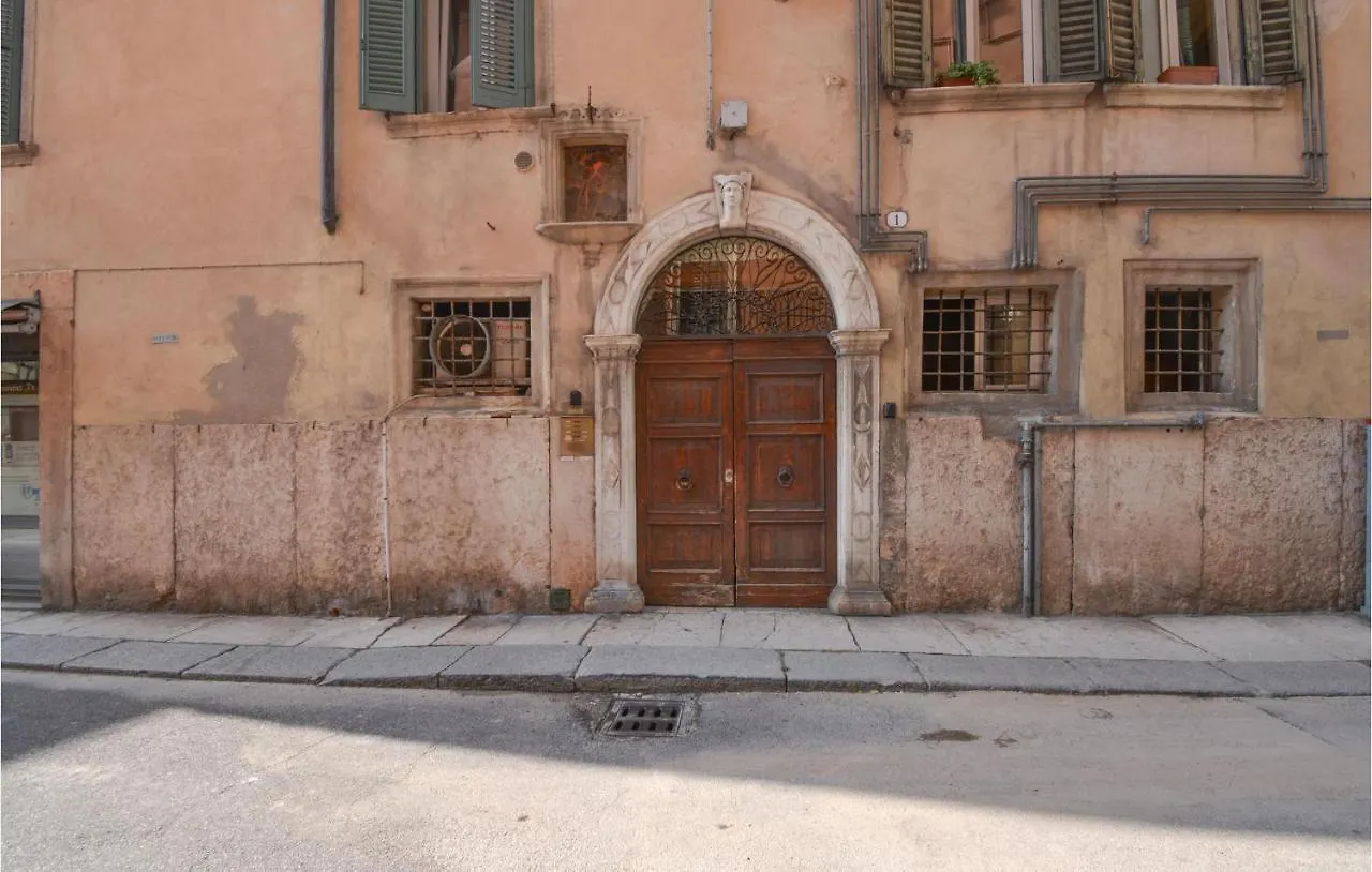 Beautiful Apartment In Verona With Kitchenette